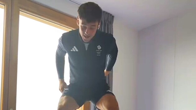 Olympionik Tom Daley testoval postele z kartonu. (Pa, 2024)