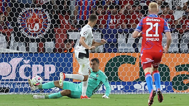 Plzesk brank Martin Jedlika likviduje anci Hradce.
