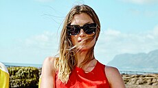 V ervené budete vidt, v kompletu z erveného lnu se budete také dobe cítit....