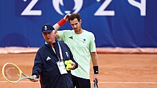 Andy Murray (vpravo) na tréninku ped olympijskými hrami v Paíi.