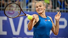 Turnaj en Livesport Prague Open. Kateina Siniaková  v utkání proti Louise...