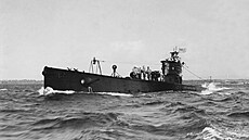 Ponorka S-44 (SS-155) v únoru 1943 na cest z oblasti Panamského prplavu na...