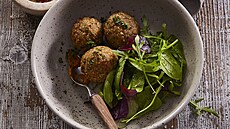Vegetari�nsk� kuli�ky z pohanky a cukety s dipem
