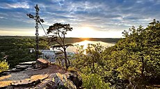 Claryho k�í� nad Vranovskou p�ehradou na Znojemsku