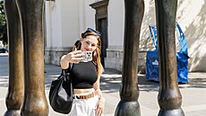 Socha Jo�ta Lucemburského na Moravském nám�stí v Brn� vyfocená zespodu...