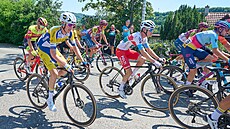Prjezd závodník Czech Tour v Zádveicích.