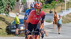 Julian Alaphilippe (v modrém) v úniku s Andrewem Augustem bhem druhé etapy...