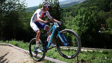 Biker Ondej Cink bhem olympijského závodu cross country.