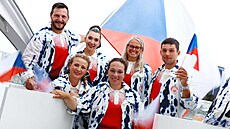 �e�tí sportovci se chystají na svoji plavbu p�i zahajovacím ceremoniálu v...