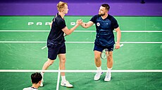 etí badmintonisté Ondej Král a Adam Mendrek v utkání proti korejskému páru.