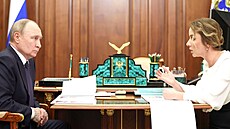 Ruský prezident Vladimir Putin se setkává se svou zmocnnkyní pro práva dtí...