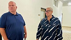 Nkdejí starostku Lomu Kateinou Schwarzovou k soudu doprovodil její manel...