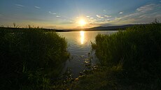Jezero Milada. Vodní plocha, která vznikla zatopením bývalého hndouhelného...
