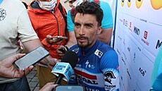 Julian Alaphilippe v obleení noviná ped startem 16. roníku Czech Tour.