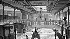 Kresba z roku 1888 zachycuje nový plavecký areál ve Stuttgartu.