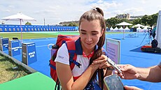 �eská lukost�elkyn� Marie Horá�ková odpovídá na dotazy noviná�� po �tvrte�ní...
