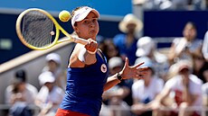 Barbora Krejčíková v zápase se Sarou Sorribesovou. (28. července 2024)