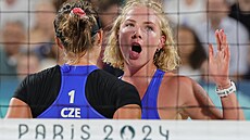 Do akce jdou plážové volejbalistky Barbora Hermannová s Marií-Sárou Štochlovou....