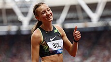 Femke Bolová pózuje fotograf�m po svém vít�zství na mítinku Diamantové Ligy v...