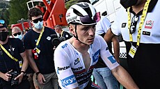 ZKUSIL TO. Vyerpaný Remco Evenepoel dojídí do cíle dvacáté etapy Tour po...