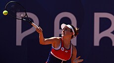 Linda Nosková bhem utkání s íankou Si-jü Wang.