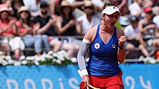 Tenistka Barbora Krejčíková během úvodního zápasu na olympiádě.