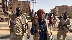 �lenové polovojenských Jednotek rychlé podpory (RSF), které v Súdánu bojují s...