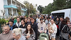 Rusové volí prezidenta na ruském konzulátu v turecké Antalyi. (17. b�ezna 2024)