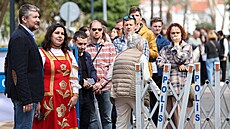 Rusové volí prezidenta na ruském konzulátu v turecké Antalyi. (17. b�ezna 2024)