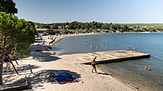 Záliv, zvaný Karinské mo�e, le�í asi 30 kilometr� východn� od pob�e�ního...