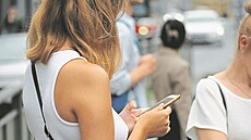 Kontrolovat pracovní e-maily a zvedat telefonáty od nad�ízených v dob�, kdy u�...