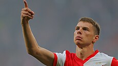 Slávistický obránce David Doudra se raduje z gólu proti eským Budjovicím.