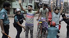 V Bangladéi se zranily stovky lidí a desítky byly zabity pi nepokojích kvli...