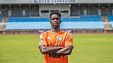 Damani Camara, posila druholigového Varnsdorfu. Ameri�an hrál fotbal za Polici...