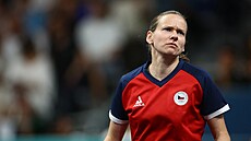 Hana Matelová reaguje na dní v utkání na olympijském turnaji.