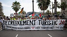Obyvatelé Barcelony protestovali proti masovému turismu. (6. ervence 2024)