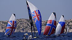 �eské jachta�ky Zosia Burska a Sára Tkadlecová (vpravo) v olympijské regat� ve...