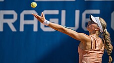 Laura Samson ve �tvrtfinálovém  duelu s Oksanou Selechmet�vovou.