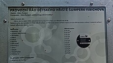 Dti jsou z nové prlezky ve Fibichov ulici v umperku v podob letadla...