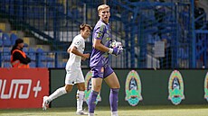 Branká� Olomouce Jan Koutný p�i své ligové premié�e.