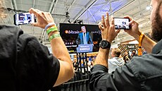 Donald Trump na konferenci o bitcoinu. (27. ervence 2024)