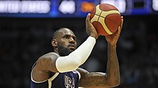 Americká star LeBron James v zápase s Jiním Súdánem