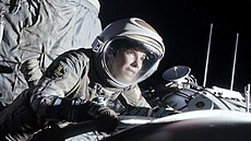 Sandra Bullocková ve filmu Gravitace (2013)