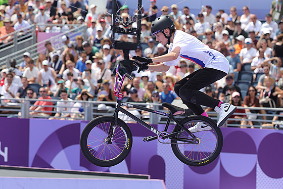 Bikerka Iveta Miculyová ve finále Freestyle BMX na olympijských hrách v...
