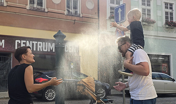 Vedra trápí obyvatele i náv�t�vníky m�st, osv�it je mohou r�zné vodní prvky.