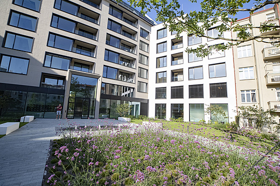 Na Vít�zném nám�stí v Praze se slavnostn� otev�el d�m Victoria Palace. Má 92...