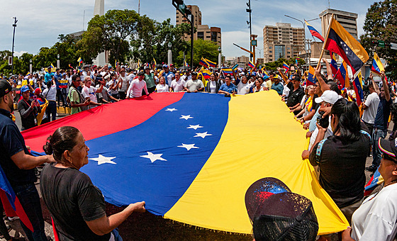 Ob�ané Venezuely protestují proti výsledk�m prezidentských voleb, které...