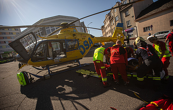 Tragická nehoda v Novém Mst nad Metují. Po stetu osobního auta s chodci...