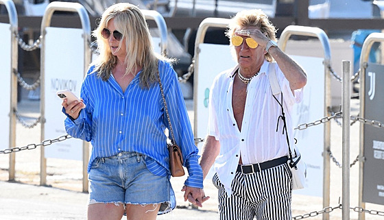 Rod Stewart s manelkou Penny Lancasterovou (Porto Cervo, Itálie, 15. ervence...