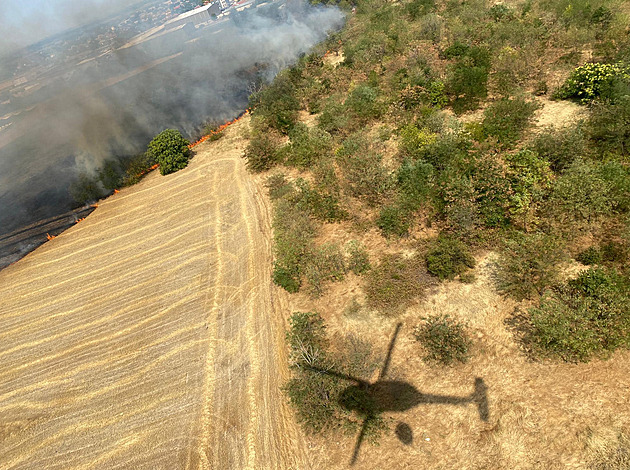 Češi pomůžou Severní Makedonii s ničivými požáry, vyšlou hasičský vrtulník